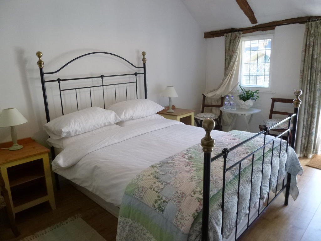 Church Hall Farm Bed And Breakfast Broxted Bilik gambar
